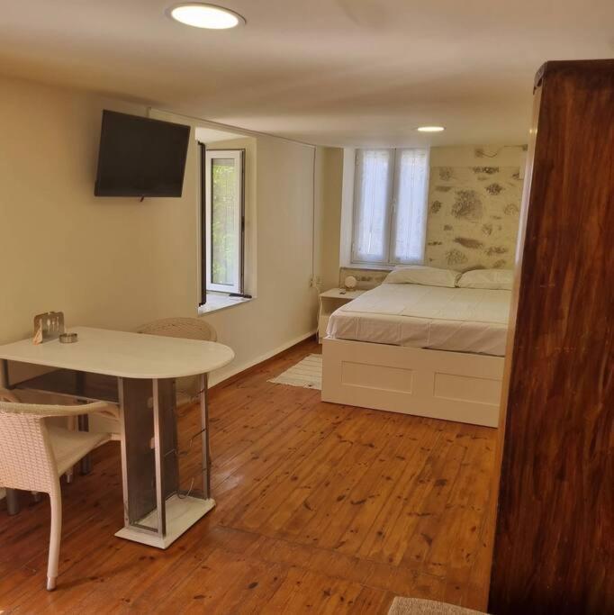 Appartamento Evi'S Touch 1 Poros Town Esterno foto